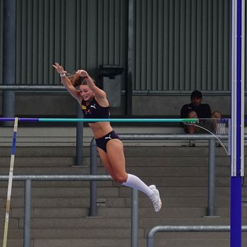 Lotte Gretzler tritt im Stabhochsprung bei der EM an (Foto: privat).