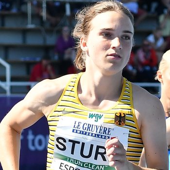 Die 800-Meter-Läuferin vom TSV Moselfeuer Lehmen Lucia Sturm blieb erstmals unter der Marke von 2:02 Minuten (Foto: Iris Hensel).