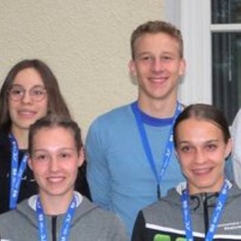 Mara Sophie Schmitz, Mia Louisa Schmitz, Jason Hoffmann,  Daniel Hehn, Elenor Servatius und Lotta Götz waren beim Jugendlager 2023 in Kassel. (Foto: privat)