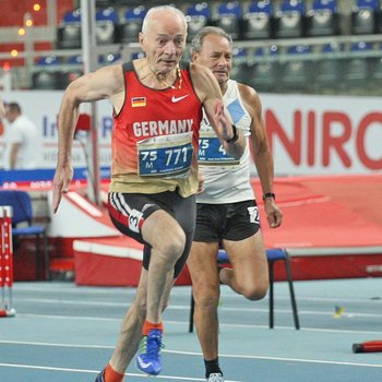 Friedhelm Adorf (LG Rhein-Wied) ist aus LVR-Sicht der Star der Masters-DM: Er trat in fünf Wettbewerben an und holte viermal Gold und einmal Silber.