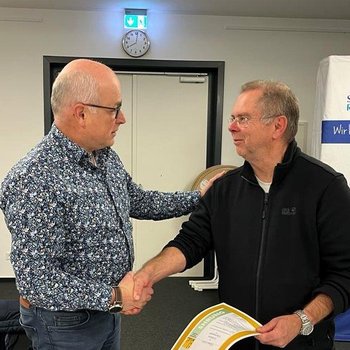 LVR-Präsident Klaus Lotz (r.) wurde mit der goldenen Ehrennadel ausgezeichnet.