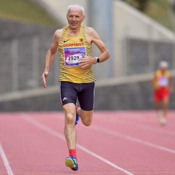 Friedhelm Adorf beim Zieleinlauf 400 Meter (Foto: Kai Peters).