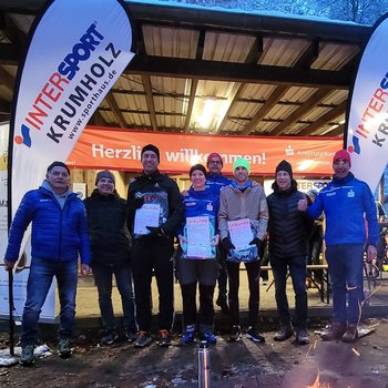 Ehrung der Aktiven (v.li. Erich Schlich, Intersport Krumholz, Ortsbürgermeister Stefan Zepp, Daniel Zäck, Nicole Frantzen, Michael Krämer, Christian Röttgen, Jens Lichtenberg KSK Mayen, Axel Schäfer