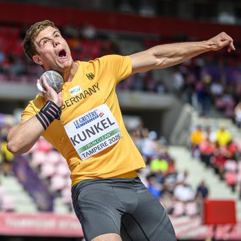 Nachwuchs-Kugelstoßer Simon Kunkel (USC Mainz) hat zum ersten Mal in seiner Karriere die 19-Meter-Marke überboten. Er stieß das 6-Kilo-Gerät beim 3. Saulheimer Jump & Fly 19,10 Meter weit. Zuletzt hatte er sich bei der U20-EM auf 18,88 Meter verbessert und war damit Sechster geworden (Foto: Papenfuss).