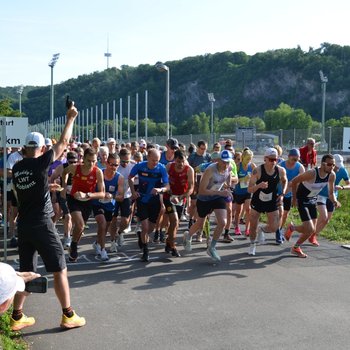 Der Startschuss zum 10-Kilometer-Lauf durch den Koblenzer Sportpark (Foto: Verena Weiden)