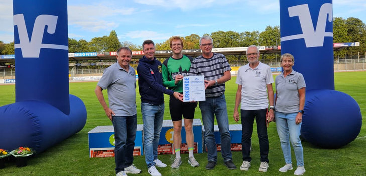 V.l.n.r.: Klaus-Dieter Welker (LVRR-Vizepräsident Sport), Marc Kowalinski (Landestrainer Lauf), André Ramisch (Trainer Silvesterlauf Trier), Thomas Fusenig (Stützpunkttrainer), Günter Heidle (Trainer PST) und Corinna Tentrup-Tiedje (LVRR-Vizepräsidentin Regionen)