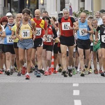 Über 5000 Meter Bahngehen tritt Jakob Kellen (Diezer TSK Oranien) an. Er startet als 2009er-Jahrgang in der männlichen U20. Seine Vereinskollegin Nicole Hörl ist in der W55 beim Hallen-Bahngehen über 3000 Meter dabei (Foto: Birkenstock).