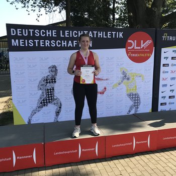 Nele Anton (LG Bernkastel/Wittlich) steigt am Samstag ins Wettkampfgeschehen ein: Sie tritt ab 12:10 Uhr mit dem Diskus an. 2021 wurde sie Deutsche Vizemeisterin in der W15 (Foto: privat).