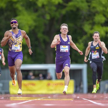 Die Männer beim 300m Lauf zum Abschluss des Lotto-Deichmeetings 2026 in Neuwied (Foto: Papenfuß).