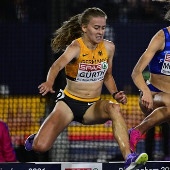 Olivia Gürth gemeinsam mit Gesa Krause im 3000m Hindernis Finale (Foto: Jan Papenfuss)