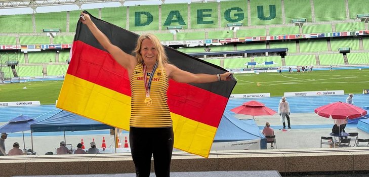 Mareike Metz holt im Wurf-Fünfkampf der W45 Gold.