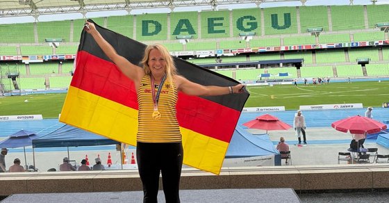 Mareike Metz holt im Wurf-Fünfkampf der W45 Gold.