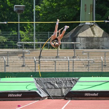 Bei den Deutschen Meisterschaften der U20 und U16 am Wochenende auf dem Oberwerth erwartet die Zuschauer ein sportliches Mammutprogramm. Der Stabhochsprung gehört dazu (Foto: Mark Dieler).