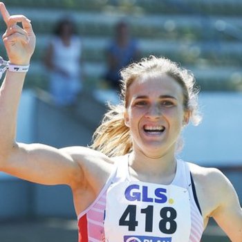 Lucia Sturm (TSV Moselfeuer Lehmen) war in Bochum-Wattenscheid die Siegerin im Lauf über 800 Meter (Foto: Iris Hensel).