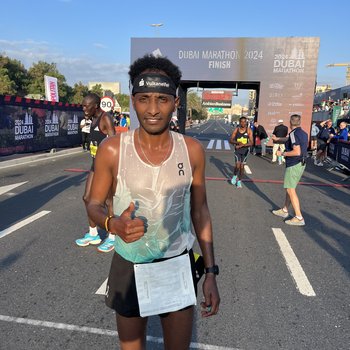 Samuel Fitwi (Silvesterlauf Trier) qualifiziert sich für die Olympischen Spiel und setzt sich auf Platz zwei der Ewigen Deutschen Bestenliste.