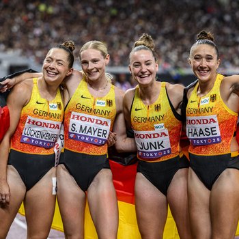 Im Regen von Tokio stürmten Sina Mayer, Rebekka Haase, Sophia Junk und Gina Lückenkemper mit 41,87 Sekunden hinter der USA und Jamaika zu Bronze (Foto: Papenfuss). 