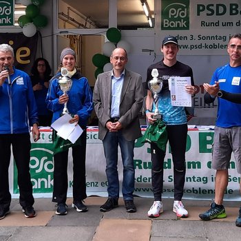 Sieger PSD Bank Cup 2021 (v.li. Klaus Jahnz, Franziska Rennecke, Peter Greiner Vorstandsmitglied der PSD Bank Koblenz, Julien Jeandree u. Axel Schäfer - Foto: privat).