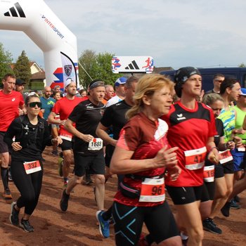 1541 Menschen starteten am „Tag der Arbeit“ bei der 41. Auflage des „Lohner Vulkan-Marathons“ in Mendig (Foto: privat).