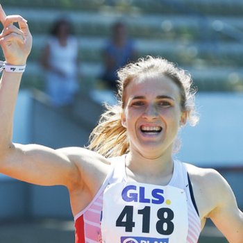 Die 800 Meter Läuferin Lucia Sturm (TSV Moselfeuer Lehmen) geht bei den Süddeutschen Hallen Meisterschaften in Frankfurt a.M. über 400 Meter an den Start (Foto: Iris Hensel).