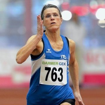 Vera Kletke (TG Konz) versucht sich Dreisprung-Edelmetall in der W55 zu sichern (Foto: W. Birkenstock).