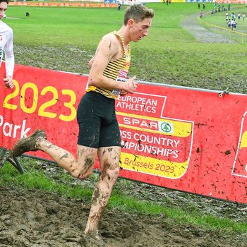 Cross-EM: Dern Sechster mit dem Team (Foto: Iris).