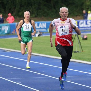 Friedhelm Adorf (LG Rhein Wied) gewann in der M80 die Rennen über 400 Meter (77,69 sec) und 200 Meter (30,11 sec) und wurde zudem Vizemeister über 60 Meter in 9,21 Sekunden.