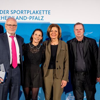 Am 13. Dezember 2022 wurden verdiente Funktionäre und Spitzensportler aus Rheinland-Pfalz mit der Sportplakette des Landes ausgezeichnet. Der Kreisvorsitzende Günter Heidle und die ehemalige LVR-Athletin Sabrina Mockenhaupt wurden geehrt (Foto: privat).